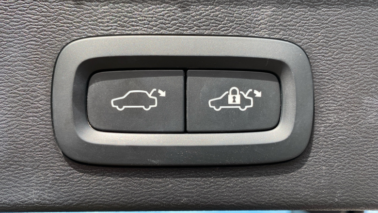 Volvo XC40 2.0 B3P Plus Dark 5dr Auto Petrol Estate